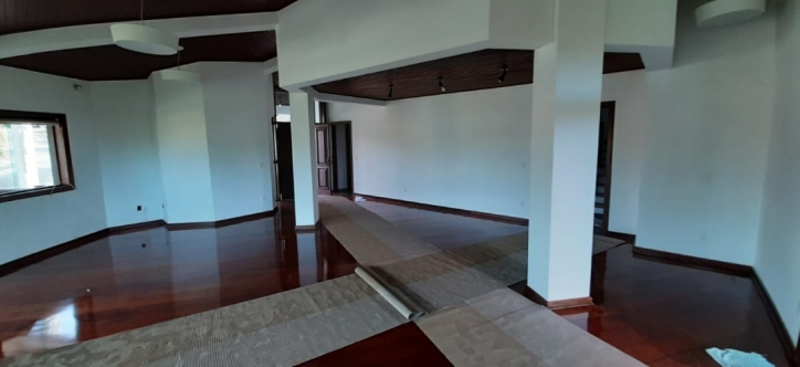 Casa à venda com 3 quartos, 380m² - Foto 2