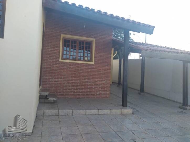 Casa à venda com 4 quartos, 195m² - Foto 2