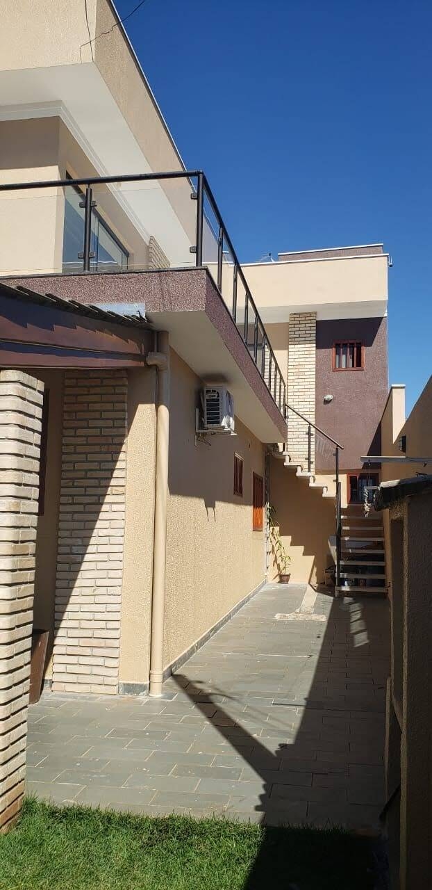 Casa à venda com 3 quartos, 202m² - Foto 3