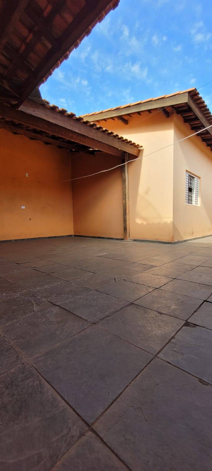 Casa à venda com 2 quartos, 150m² - Foto 2