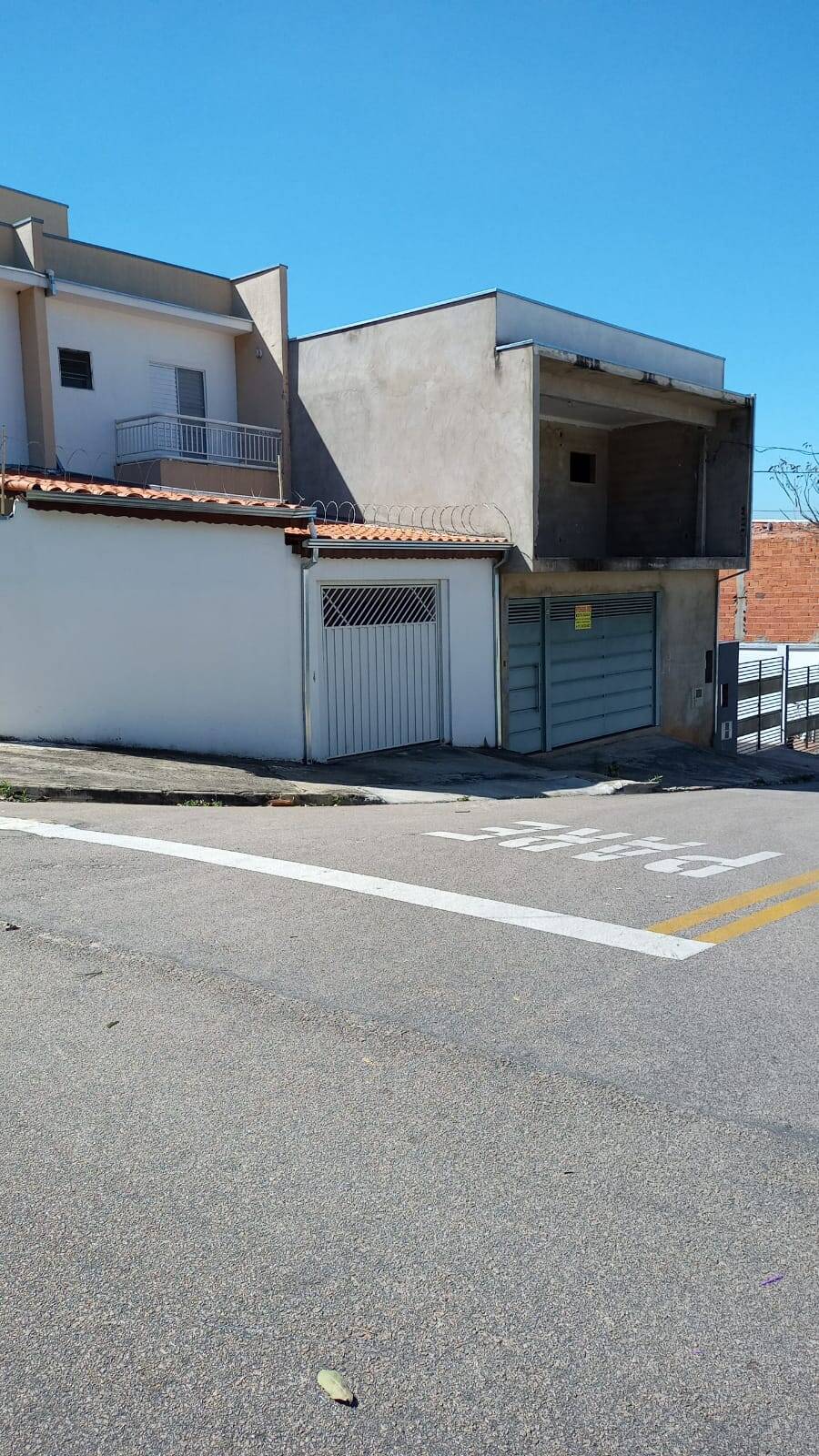 Casa à venda com 3 quartos, 300m² - Foto 1