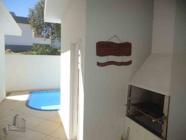 Casa de Condomínio à venda com 3 quartos, 140m² - Foto 2