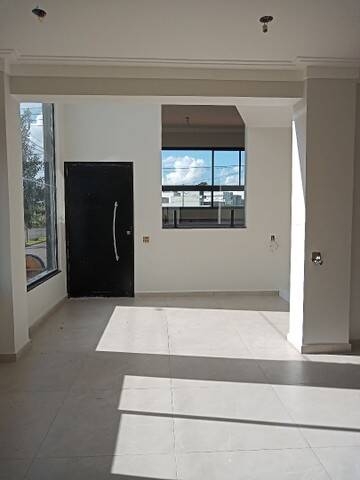 Casa de Condomínio à venda com 3 quartos, 244m² - Foto 1