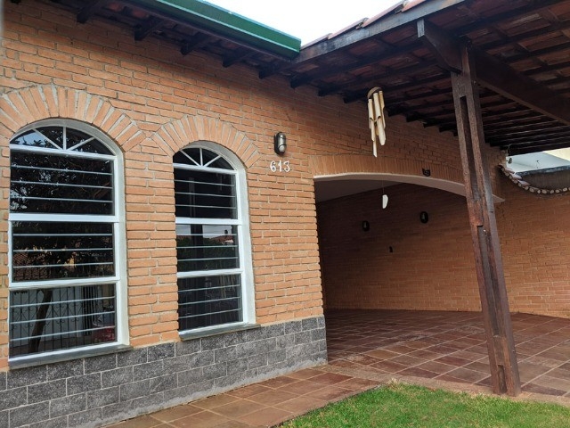 Casa de Condomínio à venda com 4 quartos, 360m² - Foto 1