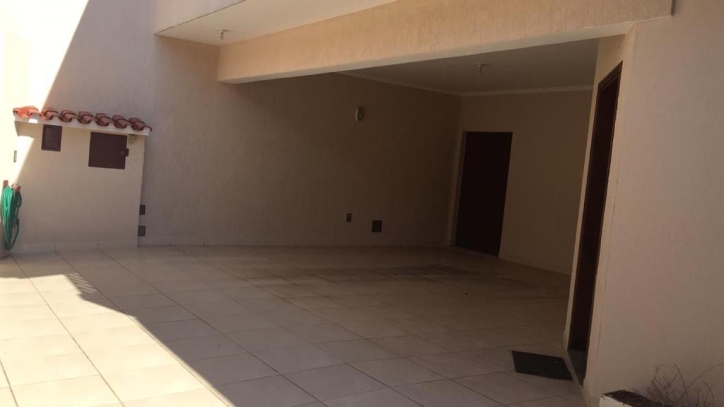 Sobrado à venda com 6 quartos, 335m² - Foto 2