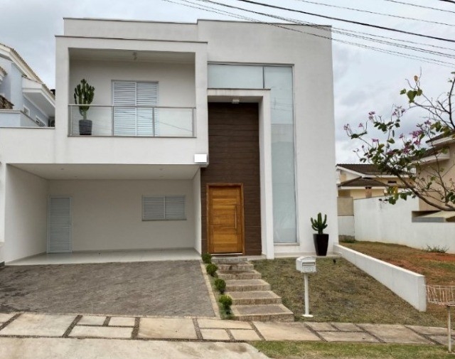 Sobrado à venda com 4 quartos, 254m² - Foto 1