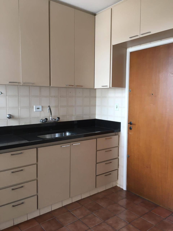 Apartamento à venda com 3 quartos, 139m² - Foto 4