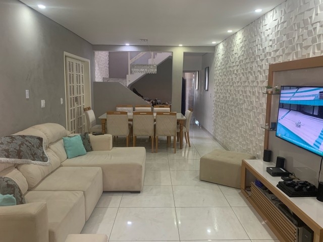 Casa à venda com 4 quartos, 180m² - Foto 1