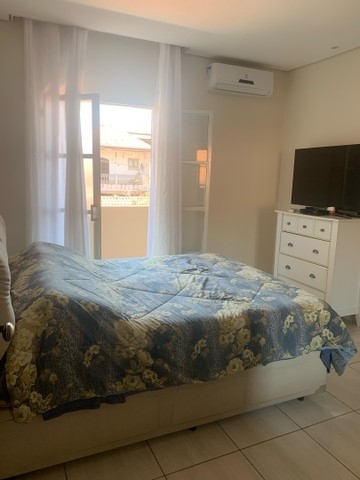 Casa à venda com 4 quartos, 180m² - Foto 3