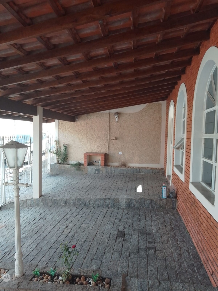 Casa à venda com 3 quartos, 300m² - Foto 2