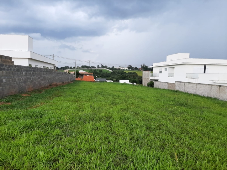 Terreno à venda, 1000m² - Foto 1