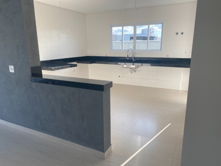 Sobrado à venda com 3 quartos, 215m² - Foto 4