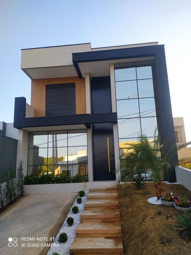 Sobrado à venda com 3 quartos, 200m² - Foto 1