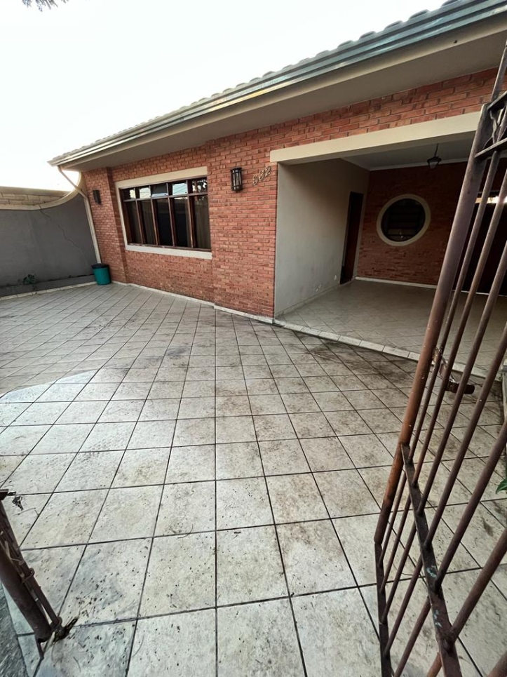 Casa de Condomínio à venda com 4 quartos, 296m² - Foto 2