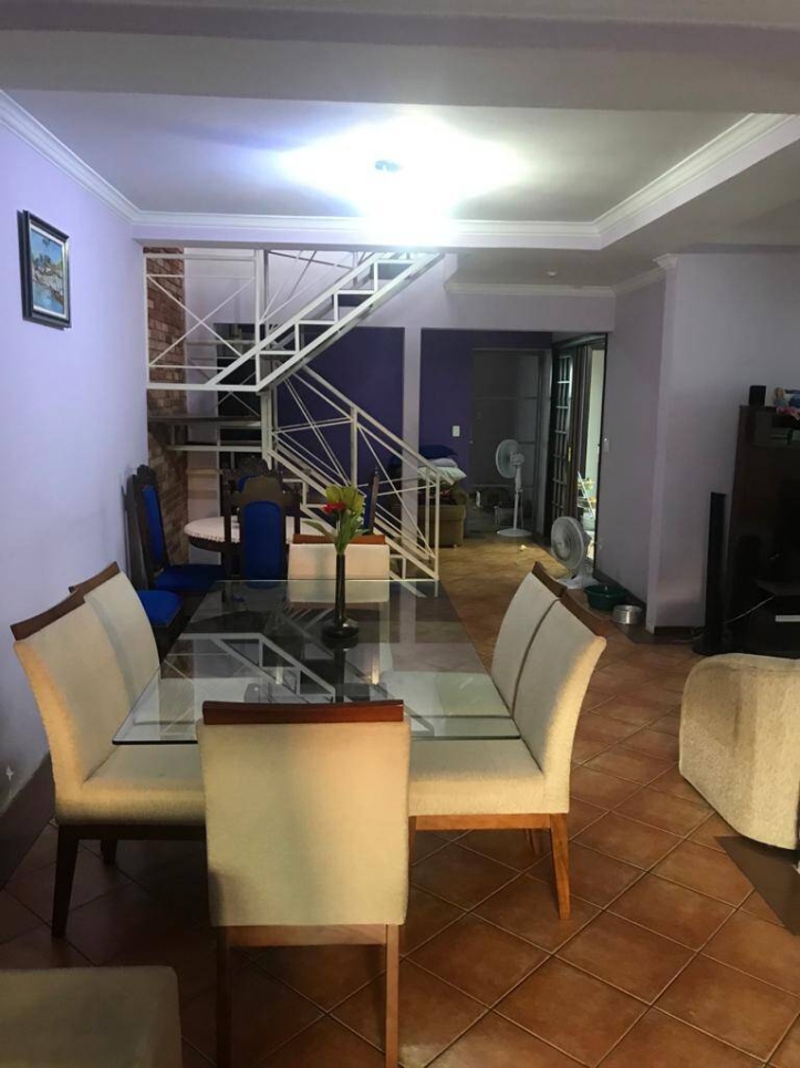 Casa à venda com 4 quartos, 185m² - Foto 1