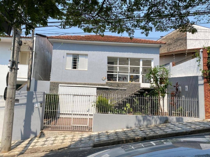 Casa de Condomínio à venda com 3 quartos, 250m² - Foto 1