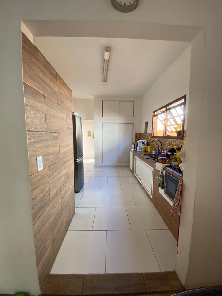 Casa de Condomínio à venda com 3 quartos, 250m² - Foto 19