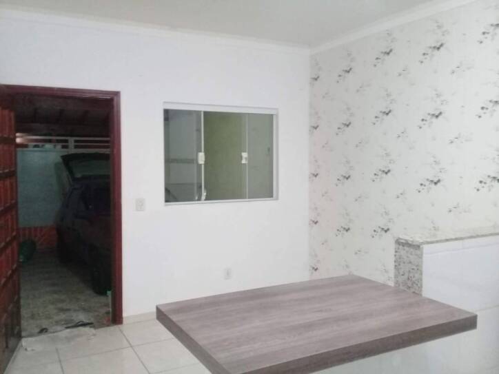 Casa à venda com 2 quartos, 55m² - Foto 1