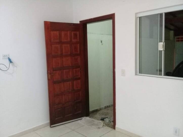 Casa à venda com 2 quartos, 55m² - Foto 4