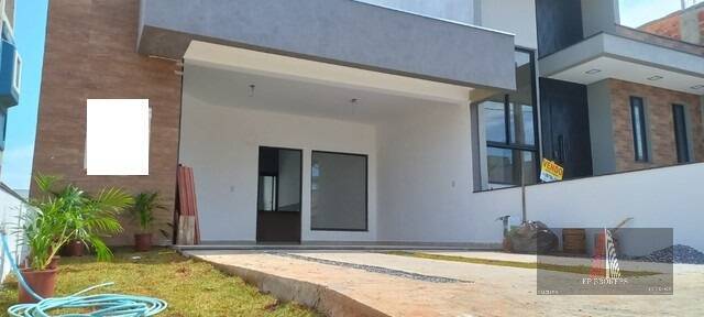 Casa à venda com 3 quartos, 102m² - Foto 1