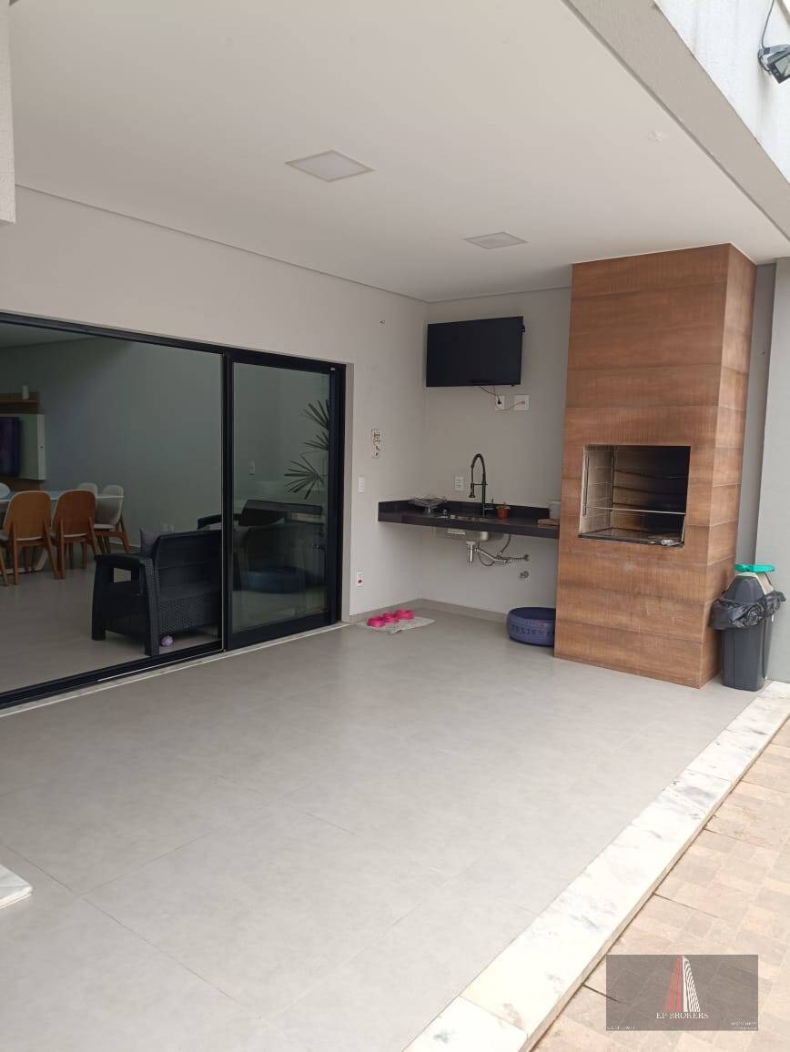 Casa à venda com 3 quartos, 211m² - Foto 14