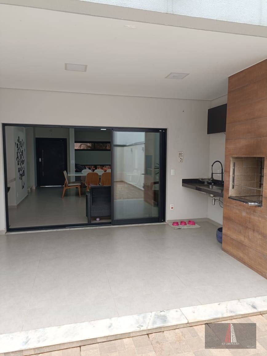 Casa à venda com 3 quartos, 211m² - Foto 15