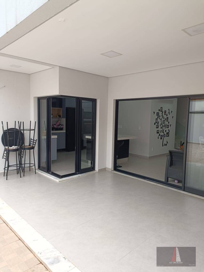 Casa à venda com 3 quartos, 211m² - Foto 16