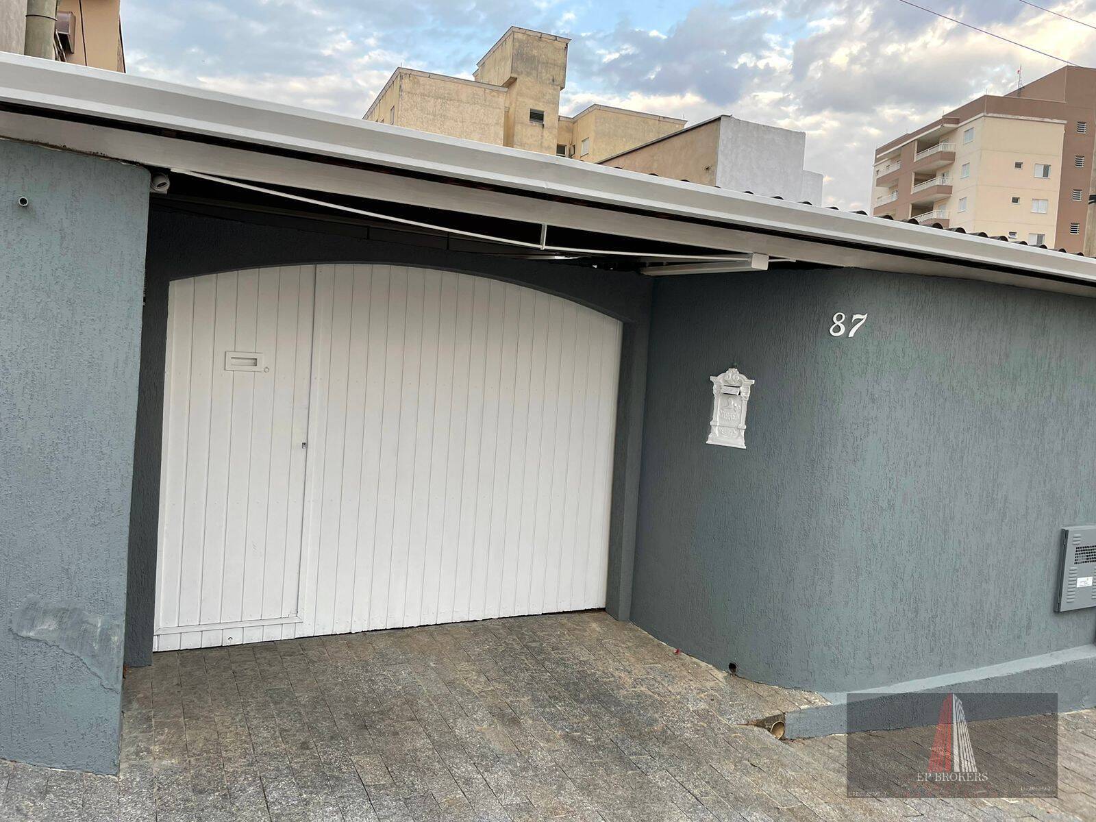 Casa à venda com 3 quartos, 106m² - Foto 1