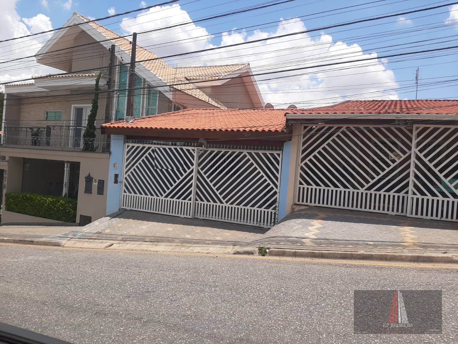 Casa à venda com 3 quartos, 100m² - Foto 1