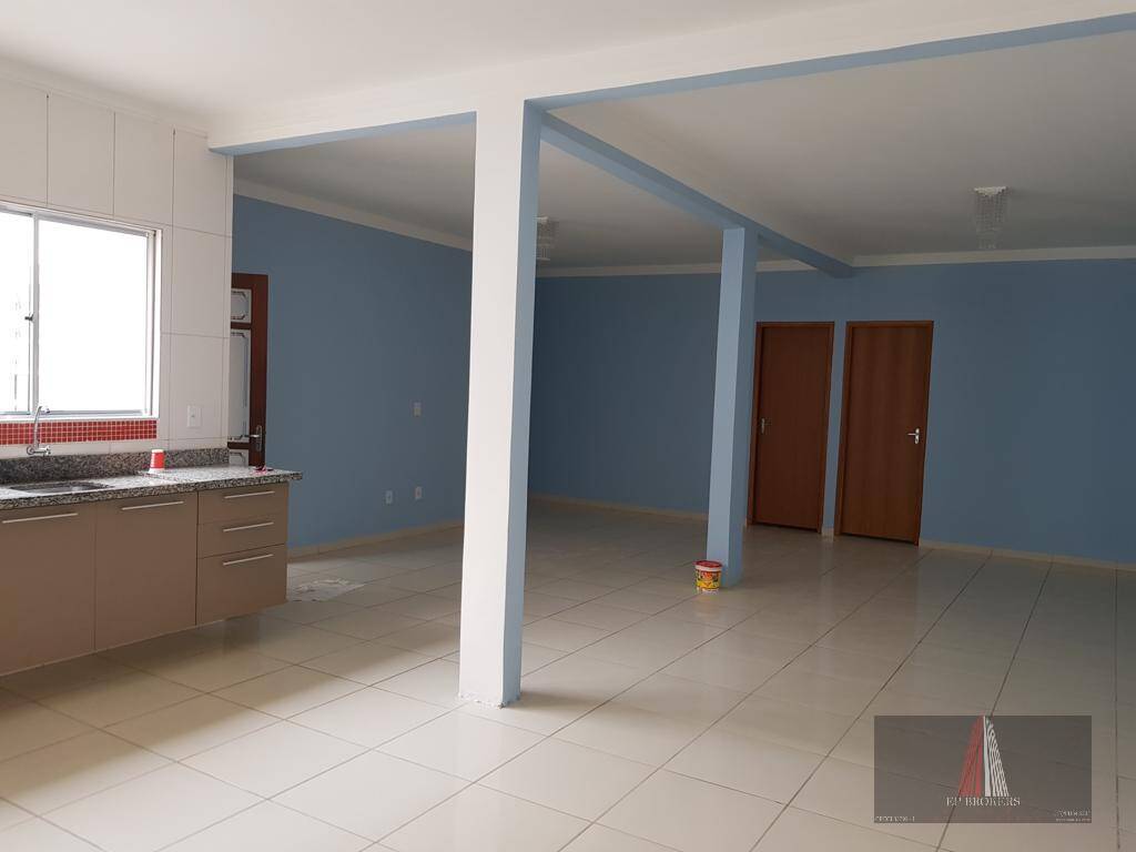 Casa à venda com 4 quartos, 198m² - Foto 2