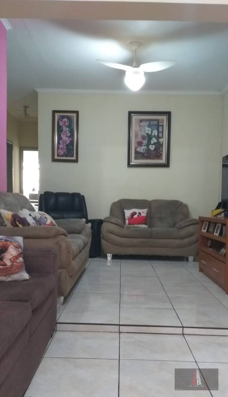 Casa à venda com 5 quartos, 300m² - Foto 1