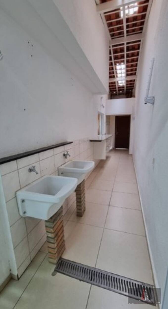 Casa de Condomínio à venda e aluguel com 4 quartos, 250m² - Foto 17