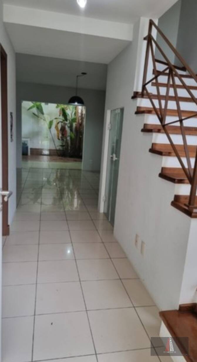 Casa de Condomínio à venda e aluguel com 4 quartos, 250m² - Foto 2