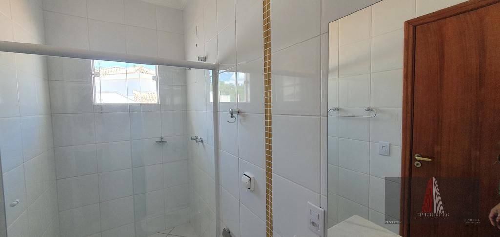 Casa de Condomínio à venda com 3 quartos, 224m² - Foto 4