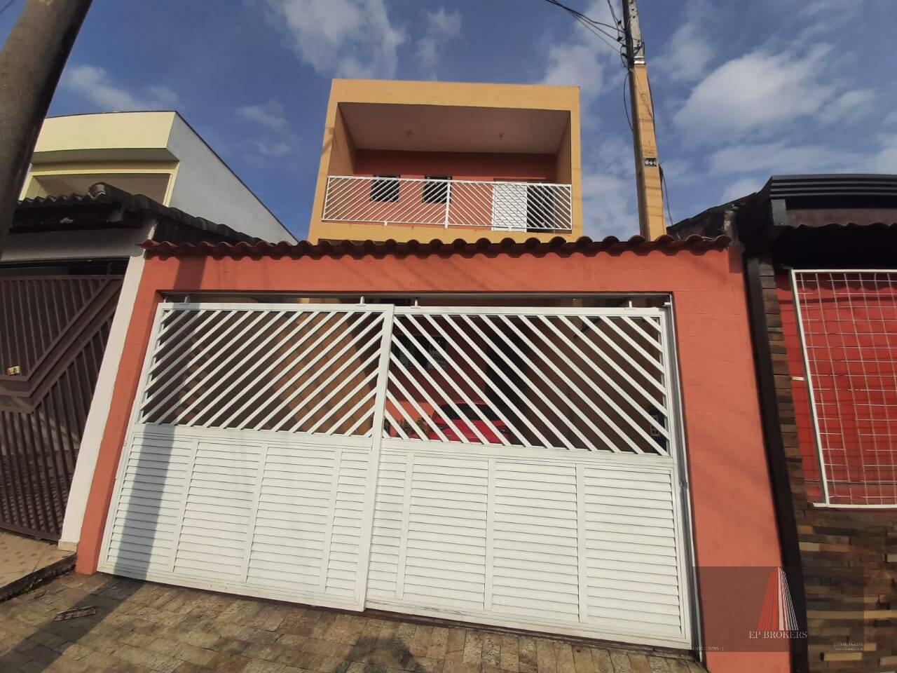 Sobrado à venda com 3 quartos, 205m² - Foto 1