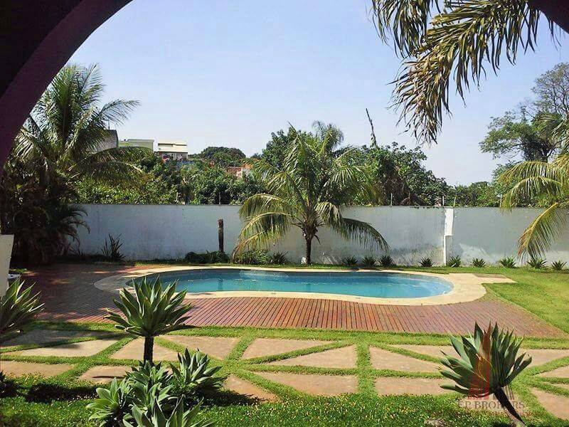 Casa à venda e aluguel com 10 quartos, 950m² - Foto 1