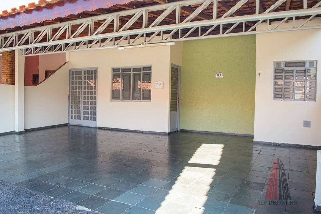 Casa à venda com 3 quartos, 105m² - Foto 2