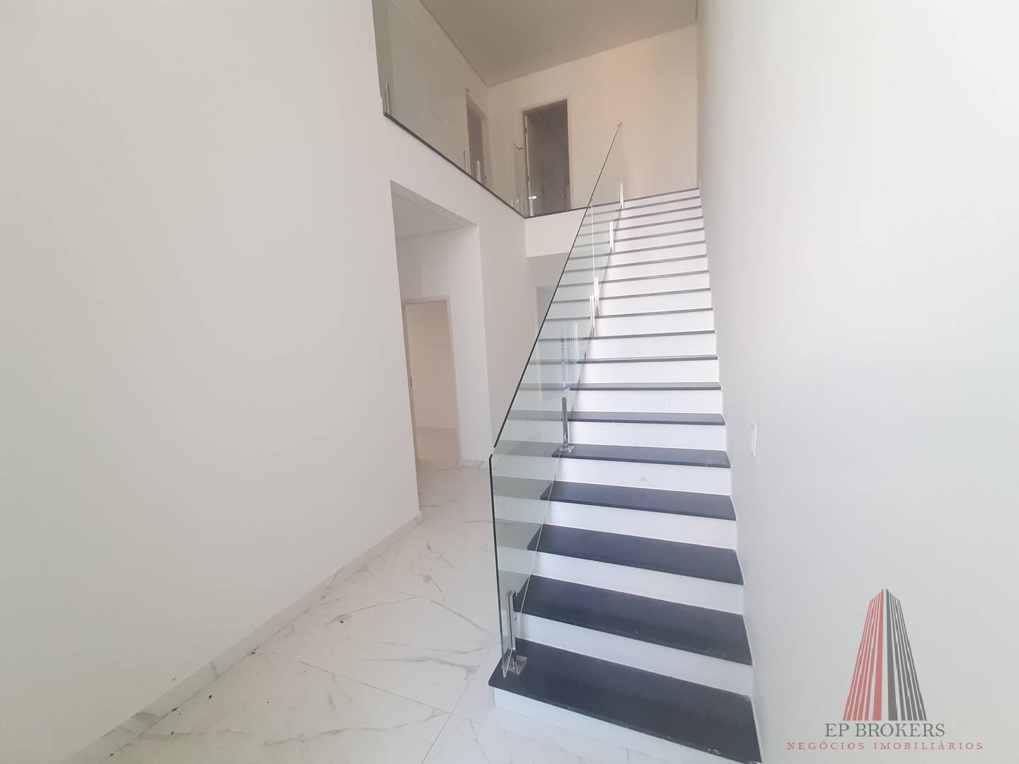 Casa à venda com 3 quartos, 183m² - Foto 2