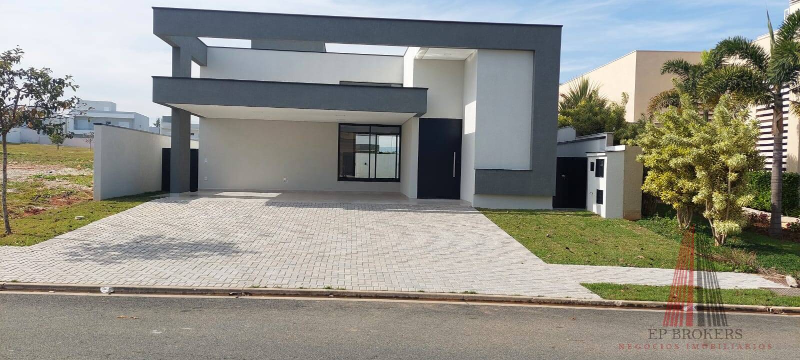 Casa à venda com 3 quartos, 240m² - Foto 1