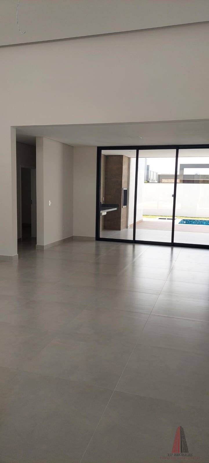 Casa à venda com 3 quartos, 240m² - Foto 3