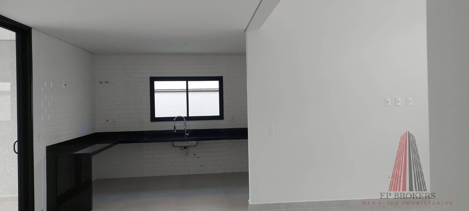 Casa à venda com 3 quartos, 240m² - Foto 11