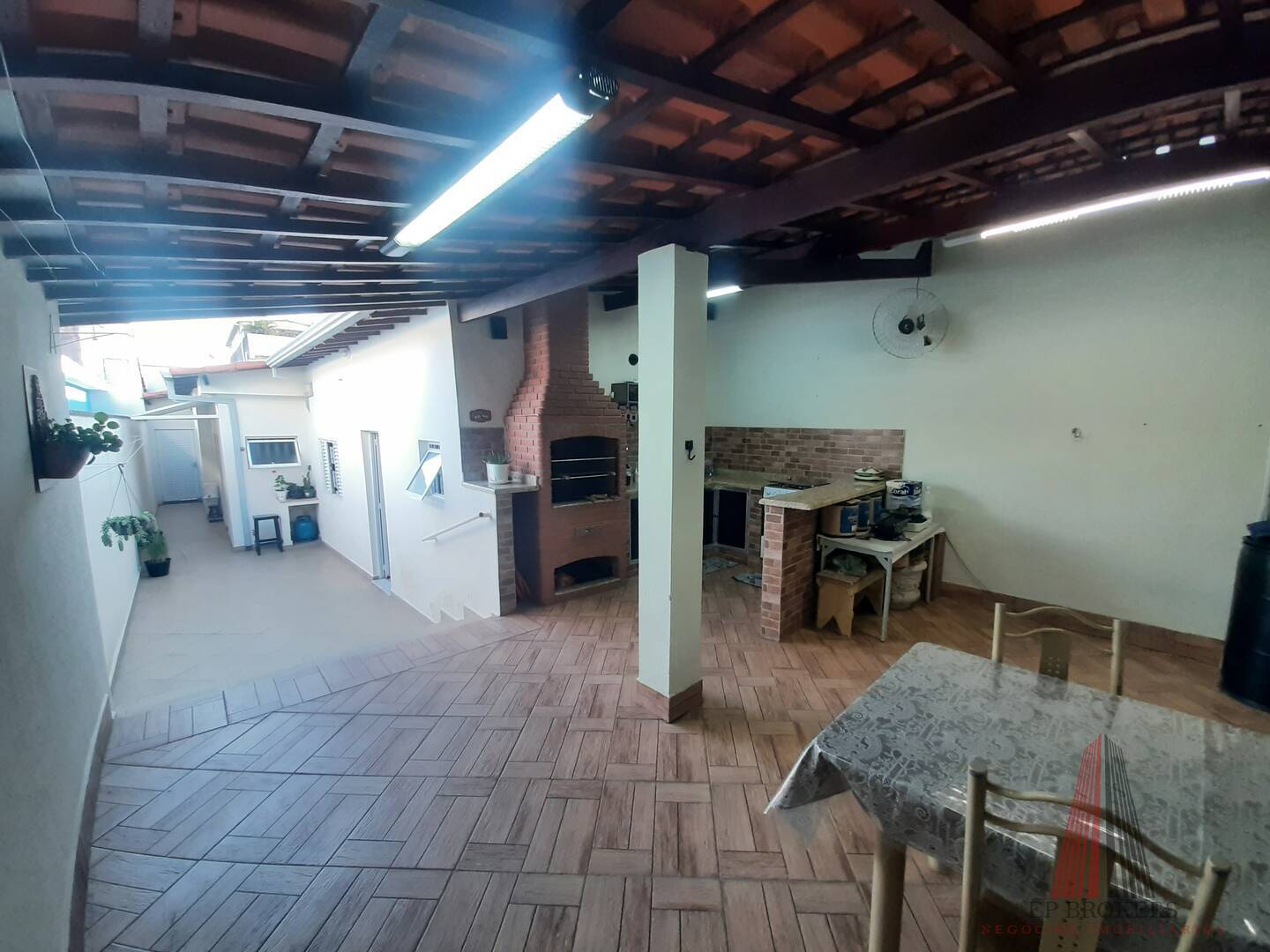 Casa à venda com 2 quartos, 149m² - Foto 2