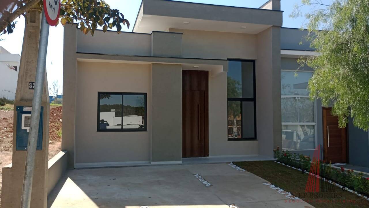 Casa à venda com 3 quartos, 102m² - Foto 1