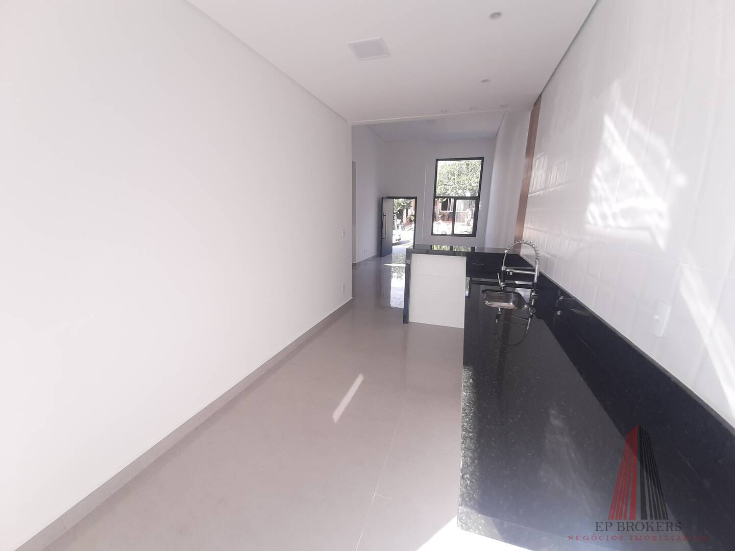 Casa à venda com 3 quartos, 99m² - Foto 4