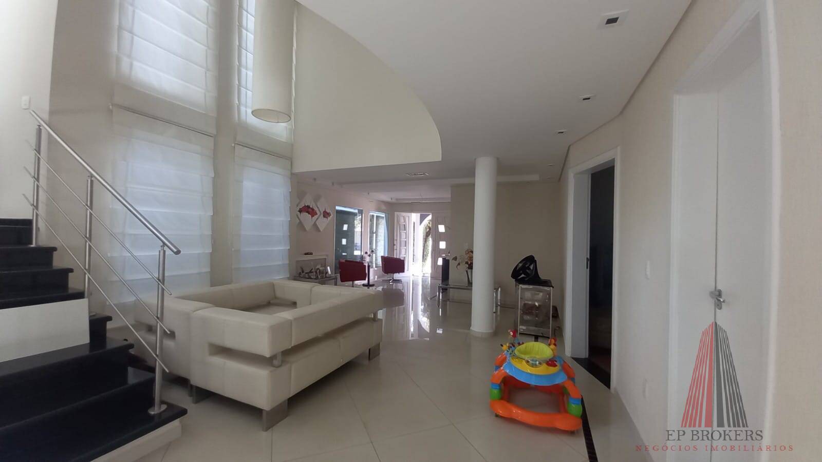 Casa de Condomínio à venda com 4 quartos, 350m² - Foto 2