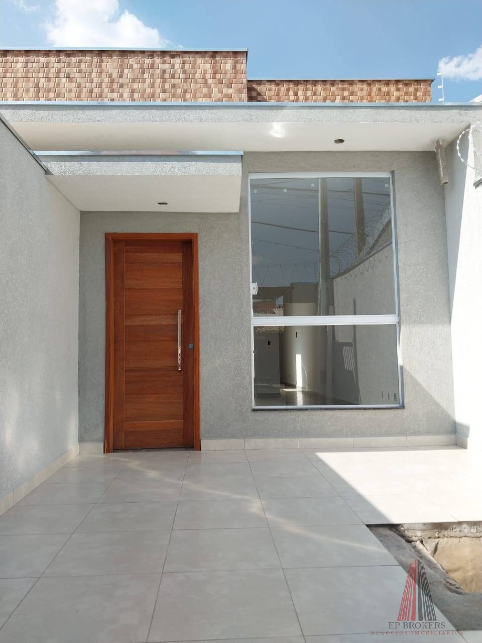 Casa à venda com 2 quartos, 68m² - Foto 1