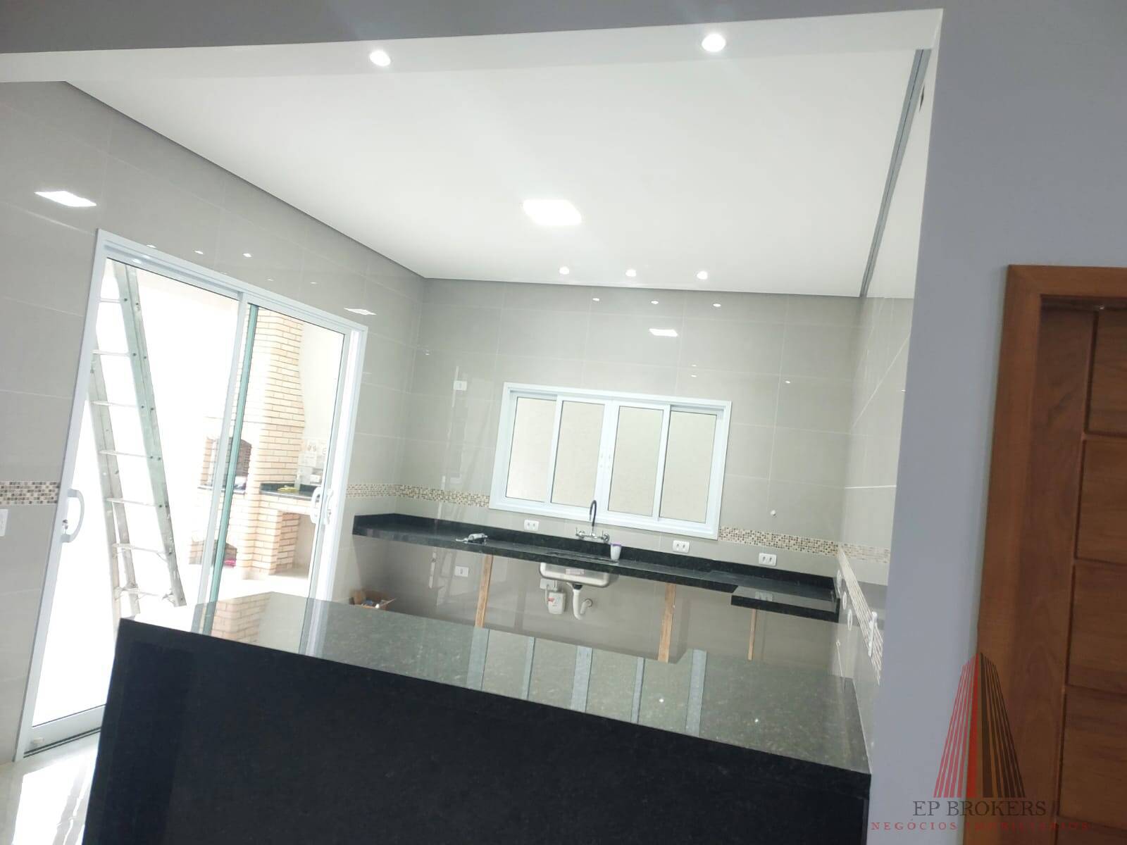 Casa à venda com 3 quartos, 161m² - Foto 4