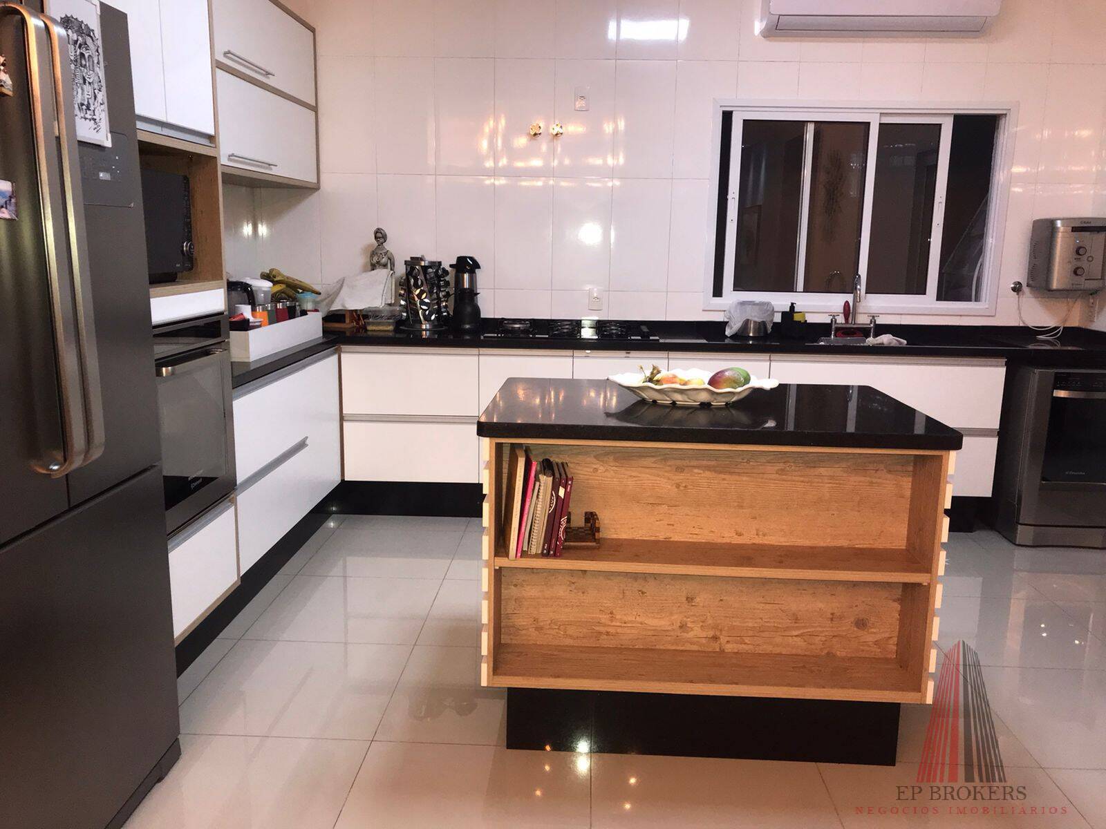 Casa de Condomínio à venda com 4 quartos, 280m² - Foto 4