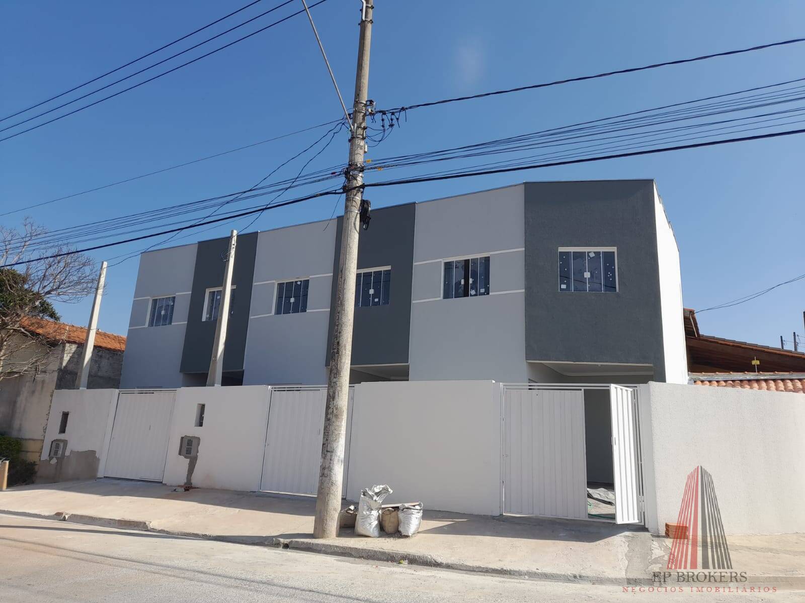 Sobrado à venda com 2 quartos, 65m² - Foto 1