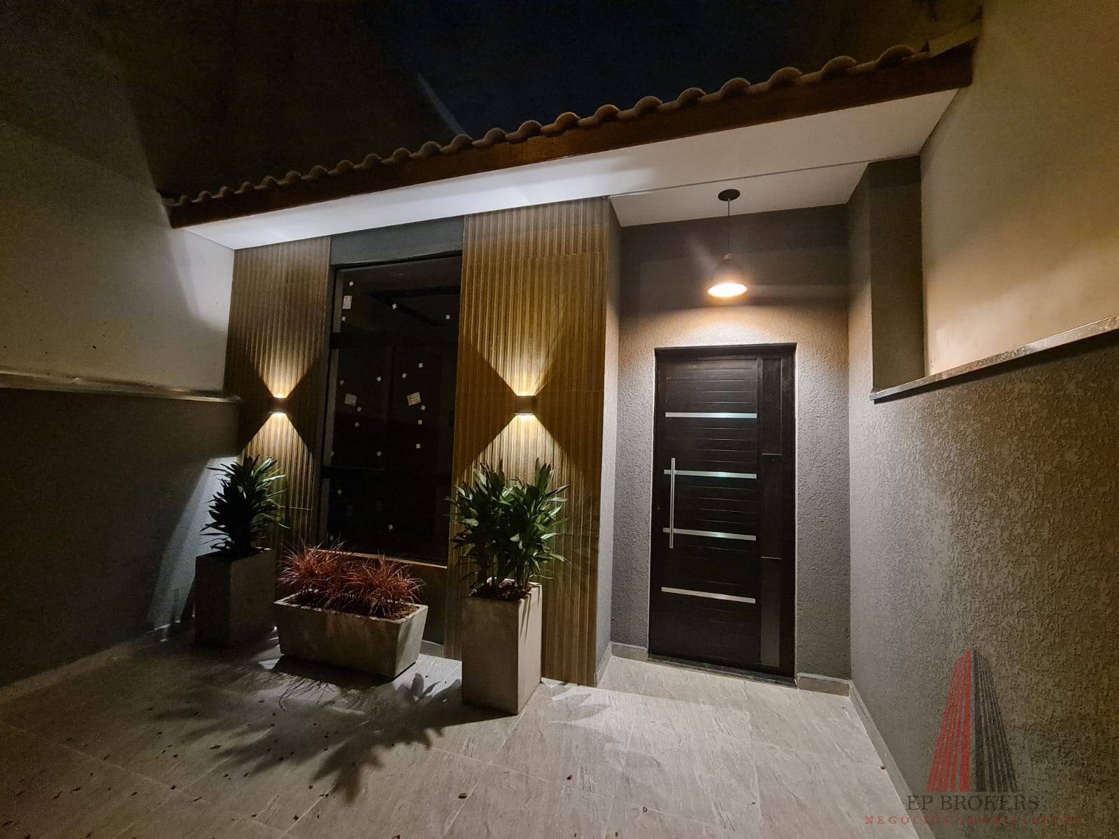 Casa à venda com 3 quartos, 92m² - Foto 1